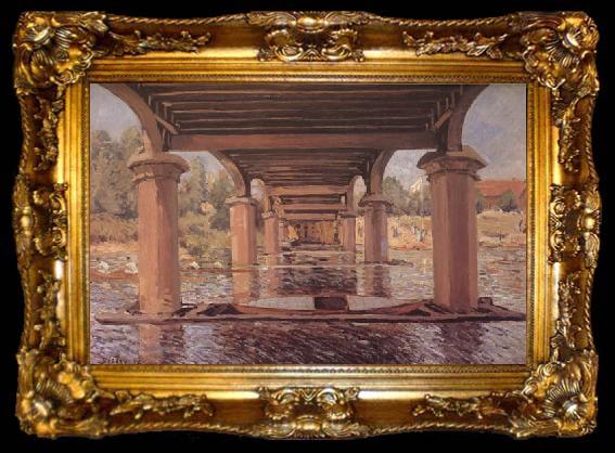 framed  Alfred Sisley Under the Bridge at Hampton Court, ta009-2